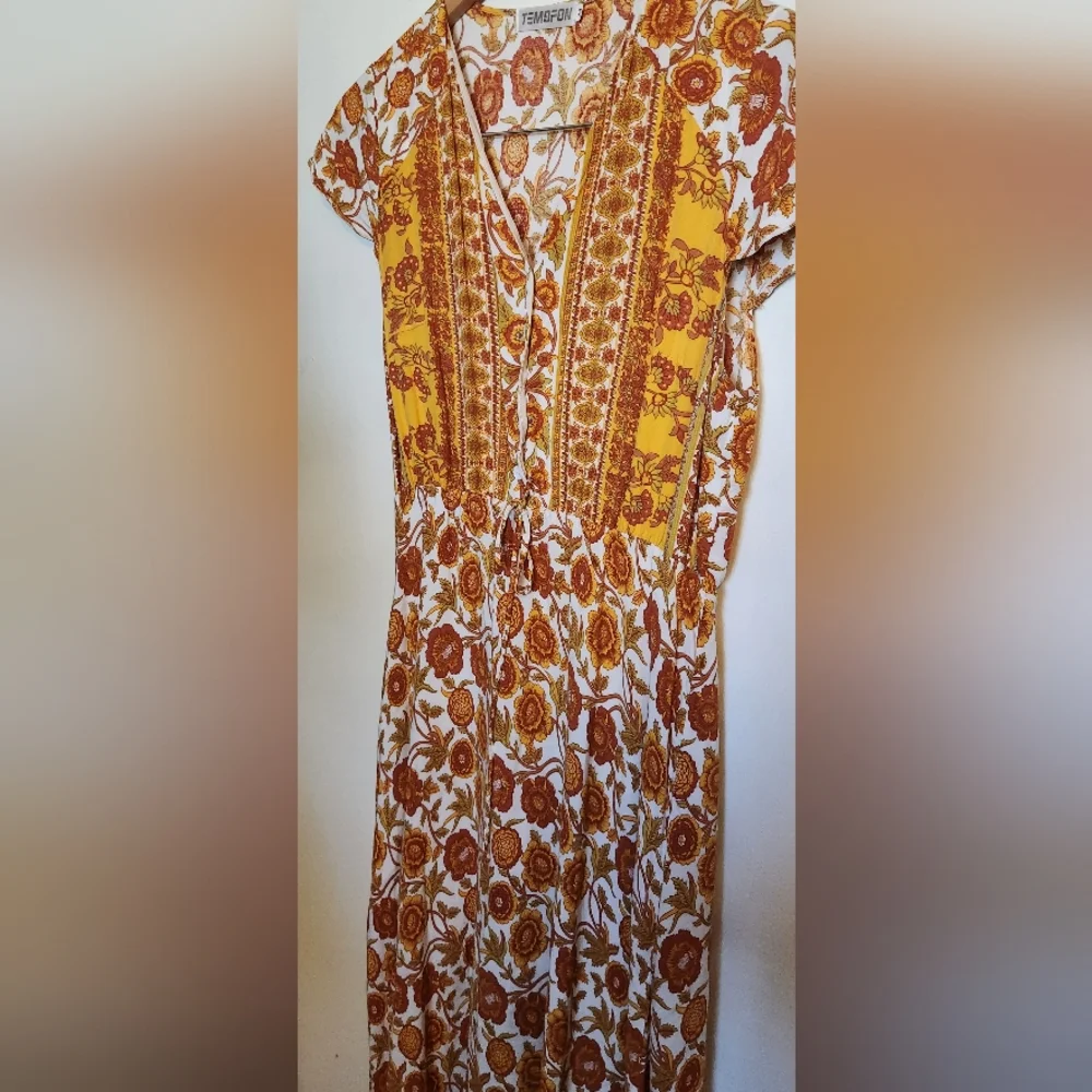 Floral Dress in Orange and Cream - Picture 3 of 5